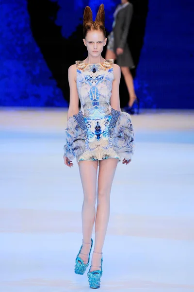 Look 27